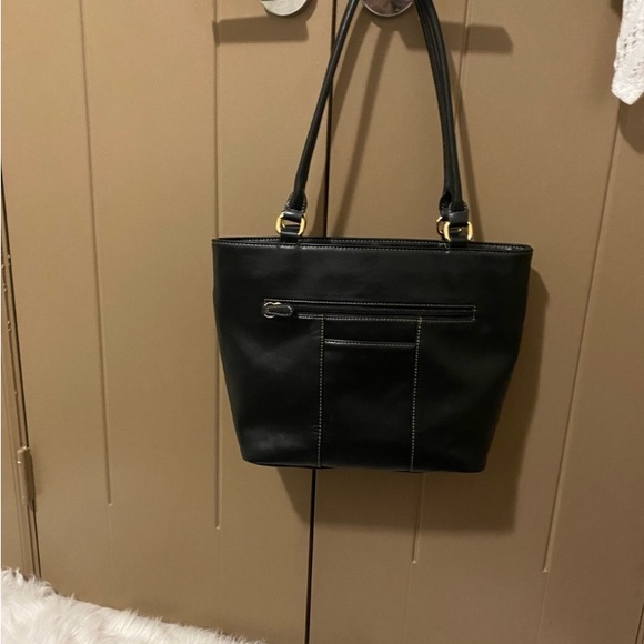 Giani Bernini turn lock tote. Gently used for a short time. Lots of pockets. EUC - Picture 3 of 5